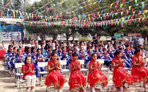 阿里巴巴建立第一个农村淘宝小学，地点位于新疆巴楚县